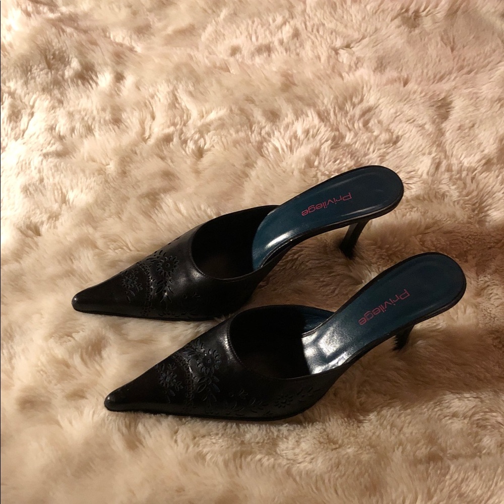 Privilège -Black Embossed Heels